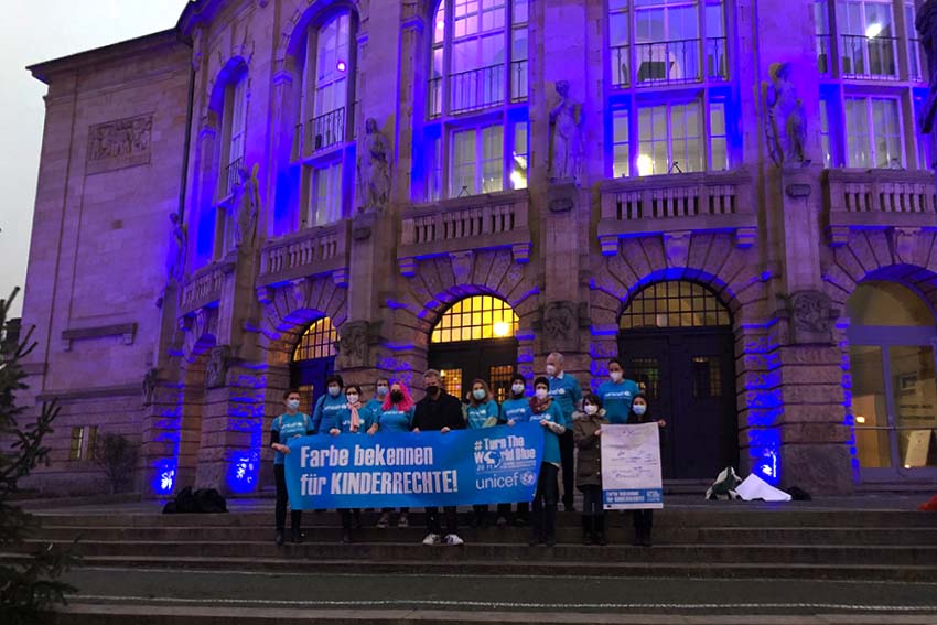 UNICEF-Aktion vor dem Stadttheater Freiburg